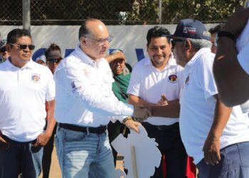CONTINÚA ADELANTE PROGRAMA “DOMINGO DE PILAS”, CIUDADANÍA Y AYUNTAMIENTO TRABAJARON EN LA COLONIA PRADOS DE SAN VICENTE