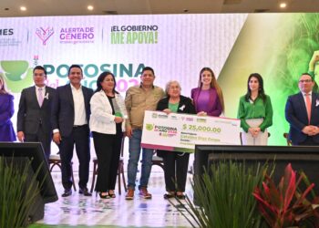 GOBIERNO ESTATAL ENTREGA RECONOCIMIENTO A “POTOSINA DEL AÑO”, DE LAS DISTINTAS ZONAS DE LA ENTIDAD.