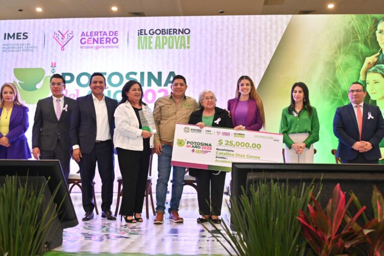 GOBIERNO ESTATAL ENTREGA RECONOCIMIENTO A “POTOSINA DEL AÑO”, DE LAS DISTINTAS ZONAS DE LA ENTIDAD.