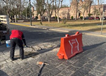 GOBIERNO DE LA CAPITAL REFUERZA MANTENIMIENTO VIAL EN EL CENTRO HISTORICO PARA MEJORAR MOVILIDAD Y SEGURIDAD.
