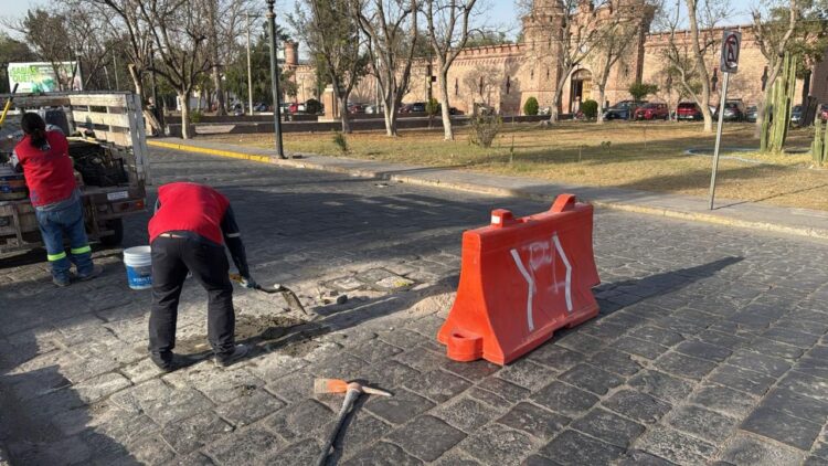 GOBIERNO DE LA CAPITAL REFUERZA MANTENIMIENTO VIAL EN EL CENTRO HISTORICO PARA MEJORAR MOVILIDAD Y SEGURIDAD.