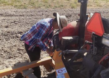GOBIERNO MUNICIPAL FORTALECE A MUJERES PRODUCTORAS CON ENTREGA DE TRACTOR.