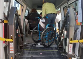 OFRECE DIF DE SLP CAPITAL TRANSPORTE ADAPTADO PARA PERSONAS CON DISCAPACIDAD.