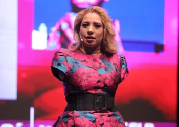 ADRIANA MACÍAS MOTIVA A MUJERES DE SAN LUIS CON SU CONFERENCIA MOTIVACIONAL.