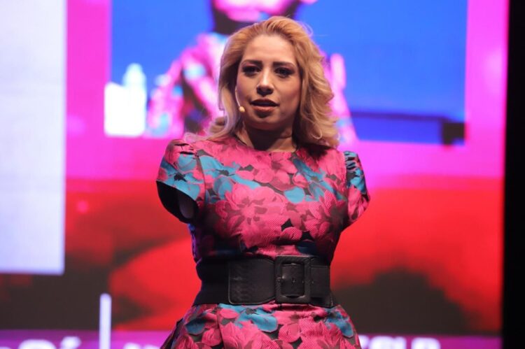 ADRIANA MACÍAS MOTIVA A MUJERES DE SAN LUIS CON SU CONFERENCIA MOTIVACIONAL.