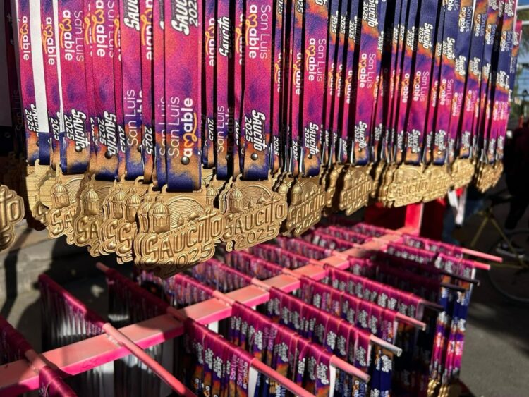 LUIS ENRIQUE FLORES Y ESMERALDA RAMOS TRIUNFAN EN LA CARRERA «SAUCITO DE ORO 2025».