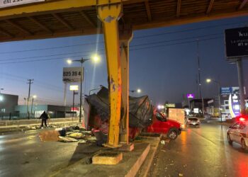 CLAUSURAN PUENTE PEATONAL EN SALVADOR NAVA POR DAÑOS ESTRUCTURALES.