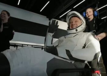 ASTRONAUTAS REGRESAN A LA TIERRA TRAS NUEVE MESES EN EL ESPACIO.