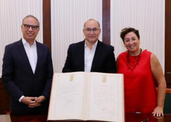 ALCALDE POTOSINO ENRIQUE GALINDO RECIBE A EMBAJADORES DE CHILE Y URUGUAY CON QUIENES ESTRECHA LAZOS CULTURALES.