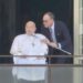 EL PAPA FRANCISCO SALUDA Y BENDICE A FIELES TRAS SU RECUPERACIÓN.