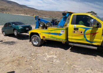 CAE AUTOMÓVIL A LA PRESA DE LA CAÑADA DEL LOBO, AFORTUNADAMENTE NO HAY VÍCTIMAS.