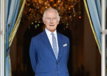 REY CARLOS III SUSPENDE SU AGENDA POR EFECTOS SECUNDARIOS DE SU TRATAMIENTO.