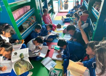 BIBLIOTECA MÓVIL ACERCA A LA LECTURA A MÁS DE MIL NIÑOS DE LA CAPITAL POTOSINA.