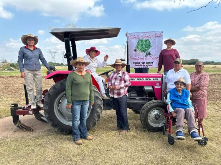 AVANZA CON ÉXITO EN LA CAPITAL POTOSINA, EL PROGRAMA “MUJERES AL TRACTOR, ROMPIENDO PARADIGMAS”.