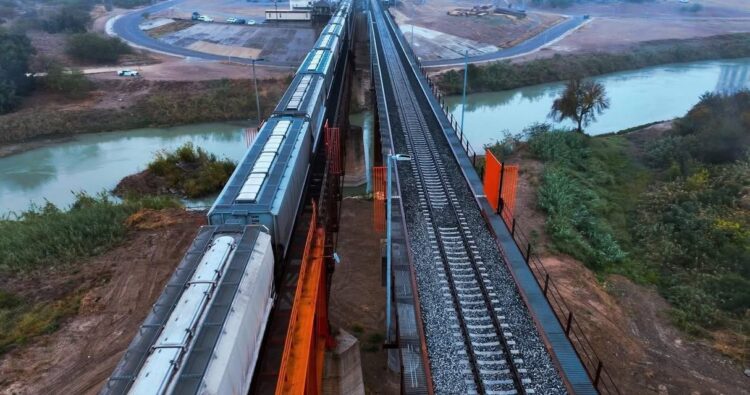 NUEVOS TRENES DE PASAJEROS CUMPLIRÁN CON MEDIDAS DE IMPACTO AMBIENTAL: ANDRÉS LAJOUS.