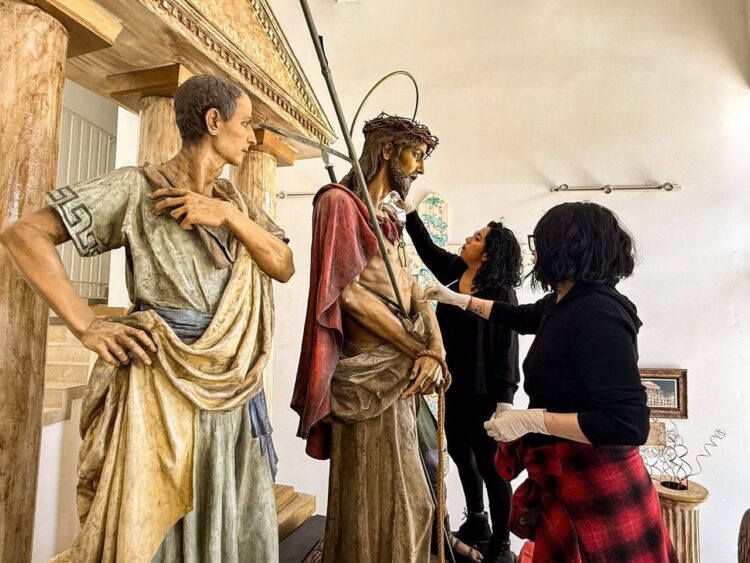 RESTAURAN PIEZAS ICÓNICAS PARA LA PROCESIÓN DEL SILENCIO.