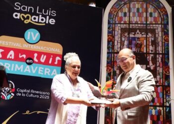 LA ESCRITORA MEXICANA LAURA ESQUIVEL, IMPARTIÓ EN SAN LUIS CAPITAL LA CONFERENCIA MAGISTRAL “MUJERES SEMILLA”.