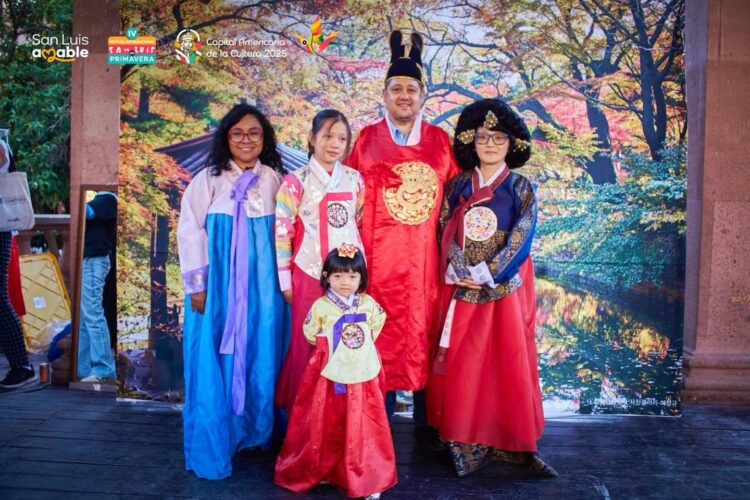 DE SAN LUIS A SEÚL: EL HANBOK DESLUMBRA EN EL FESTIVAL DE PRIMAVERA.