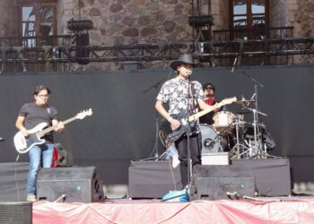 EL CORAZÓN MUSICAL DE SAN LUIS LATIÓ EN PLAZA ARANZAZÚ.
