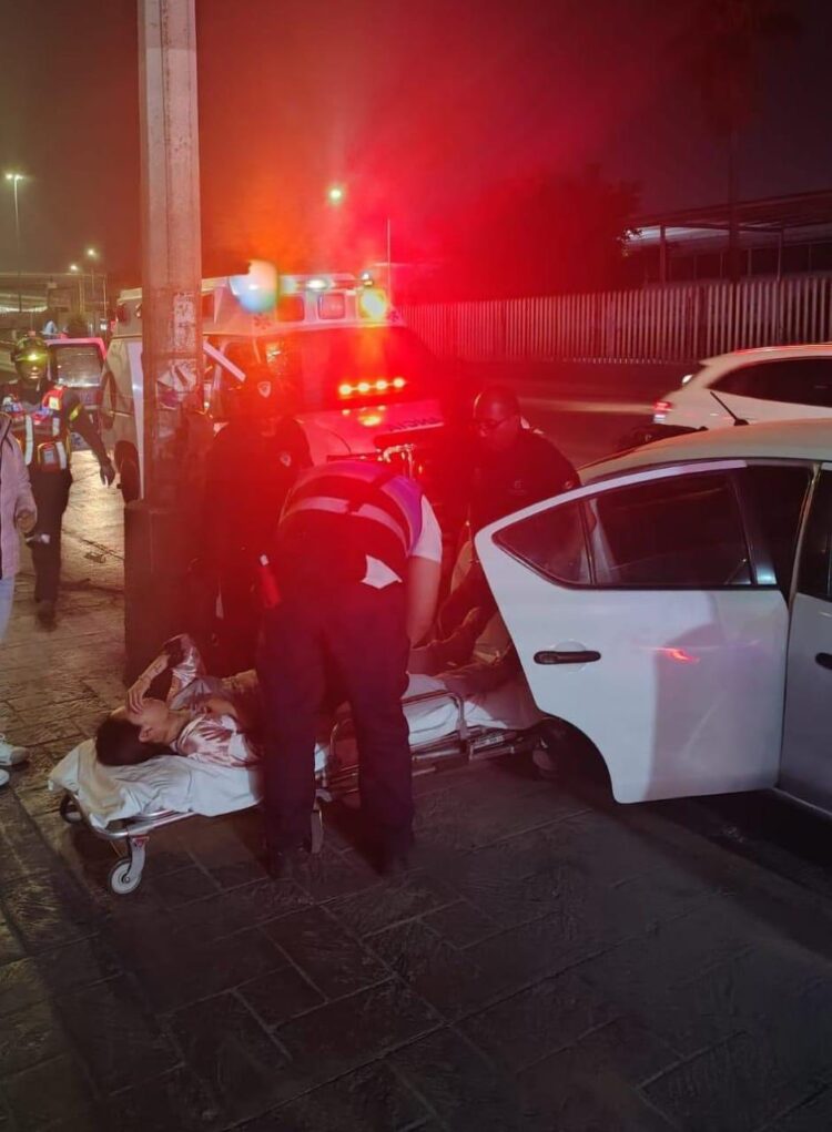 NACE BEBÉ EN PLENA AVENIDA UNIVERSIDAD, TRAS AVERIARSE EL AUTO EN EL QUE VIAJABA SU MADRE EN LABOR DE PARTO.