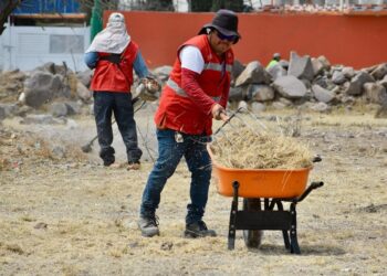 CUADRILLAS INTENSIFICAN LABORES DE LIMPIEZA EN CAPITAL POTOSINA.