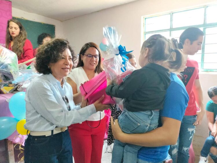 INFANCIAS DE LA PILA RECIBEN MÁS DE 250 JUGUETES.