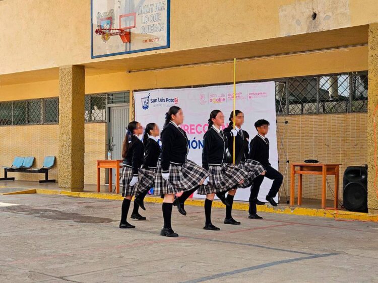 SECUNDARIAS MUNICIPALES ARRASAN EN CONCURSO DE ESCOLTAS.