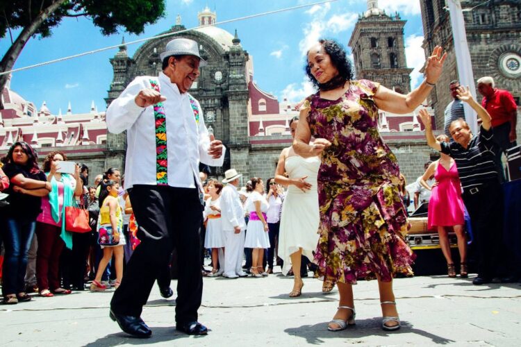 ENTRE SOMBREROS Y TACONES LLEGA A LA GALERÍA PERIMETRAL DEL PARQUE JUAN H. SÁNCHEZ.