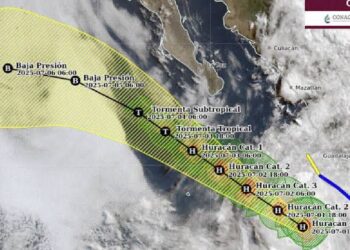 FLOSSIE SUBE A CATEGORÍA 2 Y PONE EN ALERTA A SEIS ESTADOS DEL PACÍFICO.