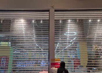 GOBIERNO DE LA CAPITAL CLAUSURA TIENDA CHINA SIN LICENCIA.