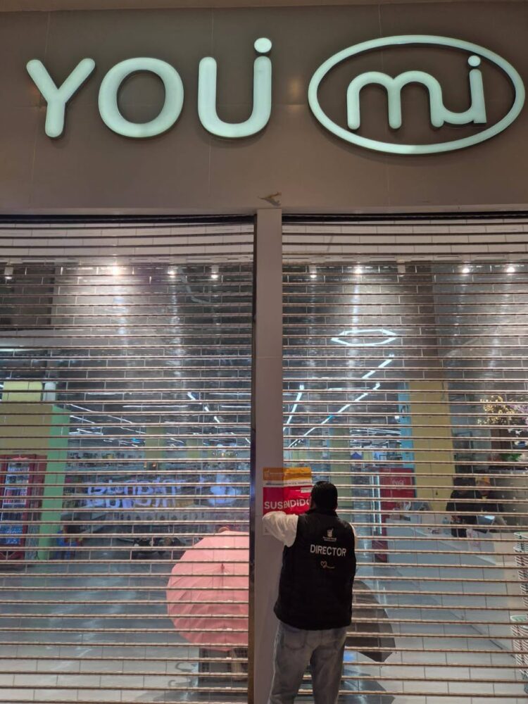 GOBIERNO DE LA CAPITAL CLAUSURA TIENDA CHINA SIN LICENCIA.