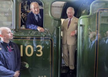 CARLOS III PONE FIN AL USO DEL TREN REAL PARA REDUCIR GASTOS.