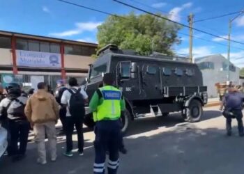 HOMBRE ARMADO TOMÓ REHENES EN SAN JUAN DE ARAGÓN Y TERMINÓ ABATIDO.
