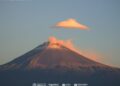 UNA NUBE “OVNI” SORPRENDE SOBRE EL POPOCATÉPETL.