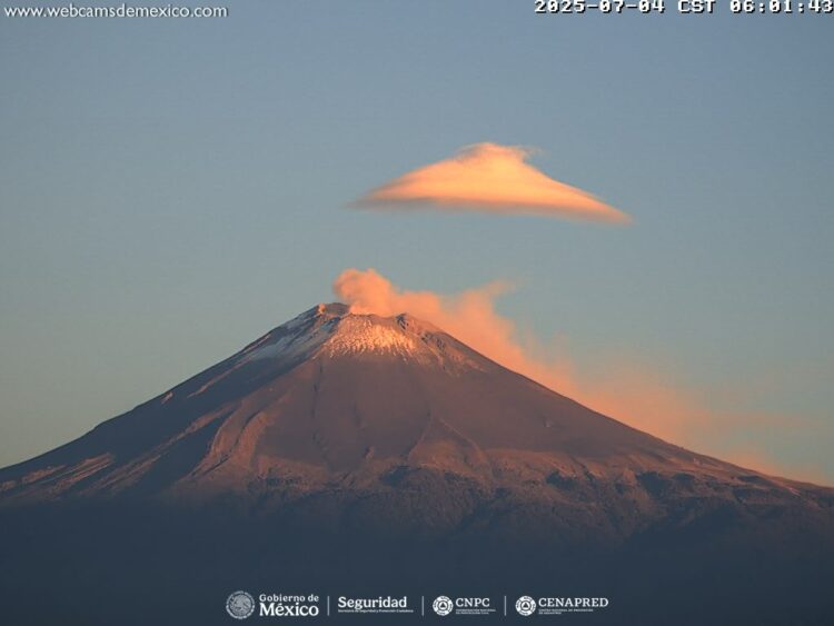 UNA NUBE “OVNI” SORPRENDE SOBRE EL POPOCATÉPETL.