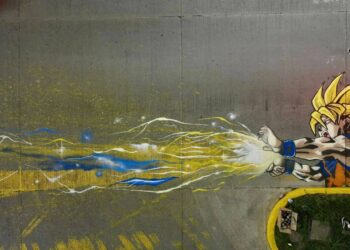 JÓVENES TRANSFORMAN VANDALISMO EN MURAL URBANO.