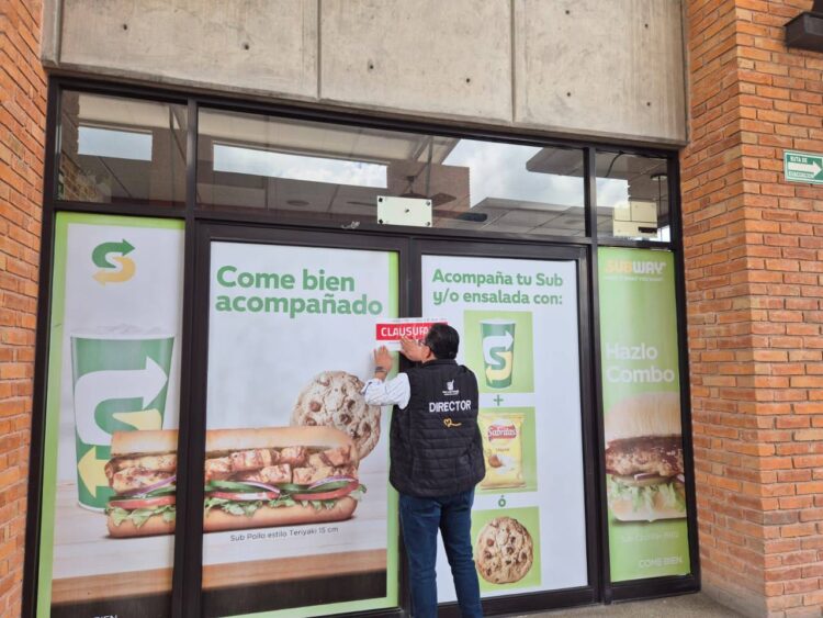 CLAUSURAN NEGOCIOS EN PLAZA WTC DE LA PILA POR FALTA DE LICENCIA.