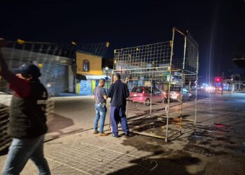 RETIRAN ESTRUCTURAS DE PUESTOS AMBULANTES POR NO CUMPLIR REGLAS.