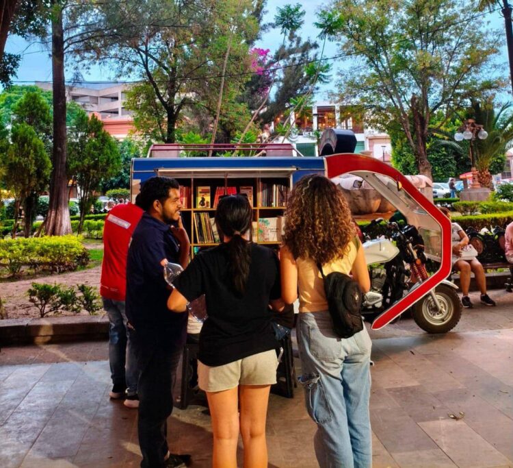 GOBIERNO MUNICIPAL LLEVA LECTURA Y DIVERSIÓN A LOS BARRIOS.