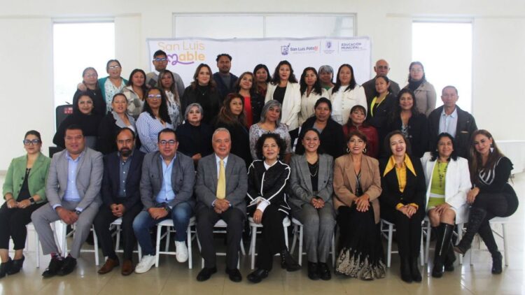 RECONOCEN A BIBLIOTECARIOS POR SU APORTE A LA CULTURA Y EDUCACIÓN.