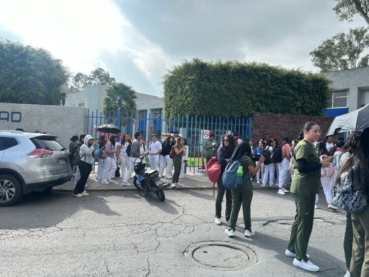 ESTUDIANTES DE LA FACULTAD DE ESTOMATOLOGÍA DE LA UASLP TOMAN INSTALACIONES COMO PROTESTA ANTE INCUMPLIMIENTO A PLIEGO PETITORIO.