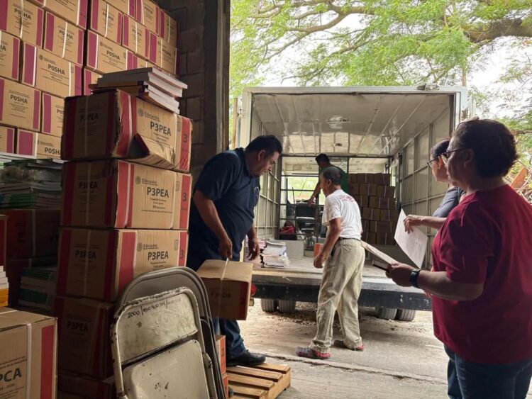 AVANZA ENTREGA DE LIBROS DE TEXTO EN SAN LUIS.