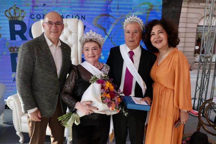 LOS AÑOS BIEN VIVIDOS HOY BRILLAN CON CORONA Y RECONOCIMIENTO.