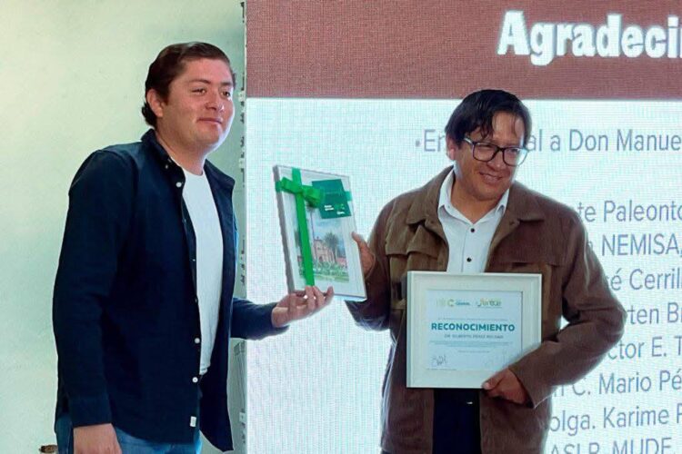 CEDRAL RECONOCE A INVESTIGADOR DE LA UASLP POR HALLAZGO DE MAMUT BEBÉ.