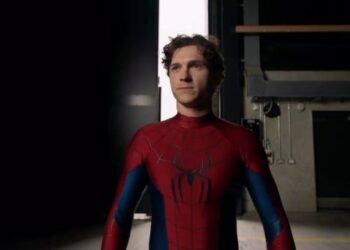 SPIDERMAN ESTRENA TRAJE Y CONFIRMA FECHA DE SU REGRESO A LA PANTALLA GRANDE.