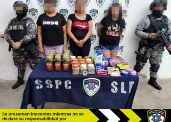 ¡CAEN TRES MUJERES POR ROBO A TIENDA EN LA TERCERA CHICA!