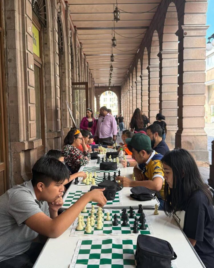 LIBRERÍAS GANDHI VIVE CLASE MUESTRA DE AJEDREZ RUMBO AL SEGUNDO TORNEO MUNICIPAL.