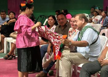 VOCES Y BORDADOS QUE HONRAN NUESTRAS RAÍCES.