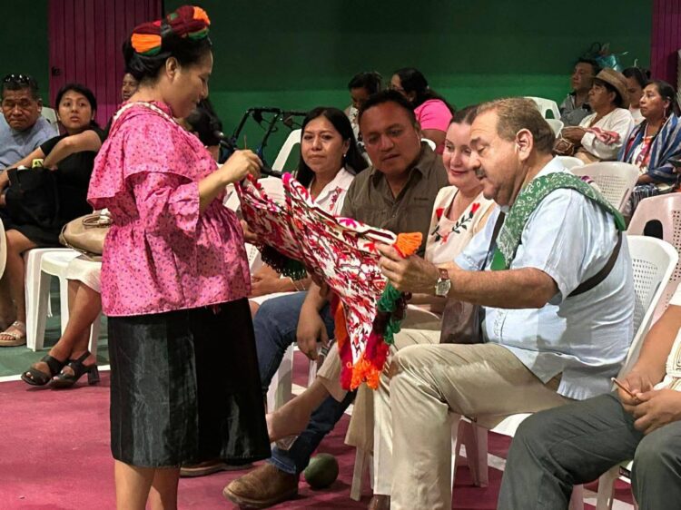 VOCES Y BORDADOS QUE HONRAN NUESTRAS RAÍCES.