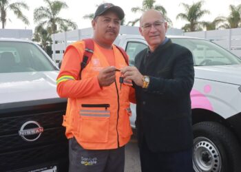 ALCALDE GALINDO ENTREGA VEHÍCULOS, UNIFORMES Y ESTÍMULOS AL PERSONAL OPERATIVO.